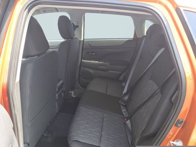 2026 Sunshine Orange Metallic Mitsubishi Outlander Sport 2.0 ES 4X4 SUV