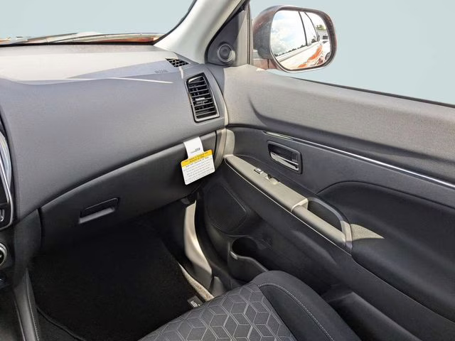 2026 Sunshine Orange Metallic Mitsubishi Outlander Sport 2.0 ES 4X4 SUV