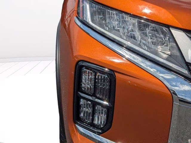 2026 Sunshine Orange Metallic Mitsubishi Outlander Sport 2.0 ES 4X4 SUV