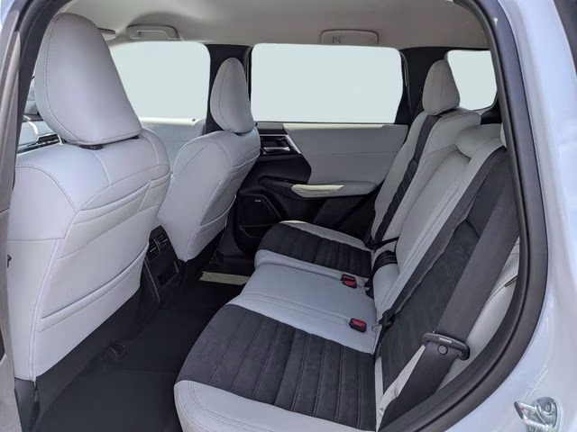 2026 White Diamond Mitsubishi Outlander SE FWD SUV