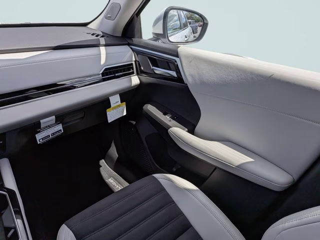 2026 White Diamond Mitsubishi Outlander SE FWD SUV