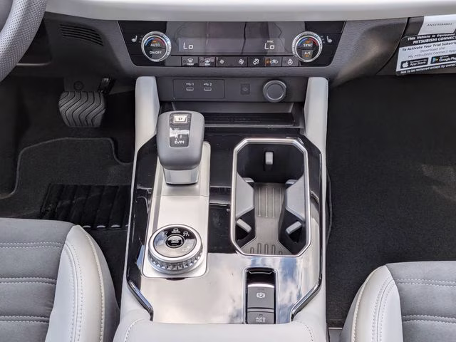 2026 White Diamond Mitsubishi Outlander SE FWD SUV