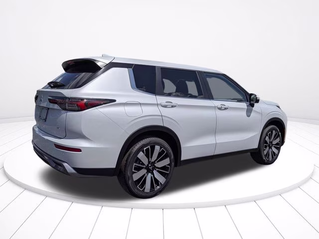 2026 White Diamond Mitsubishi Outlander SE FWD SUV