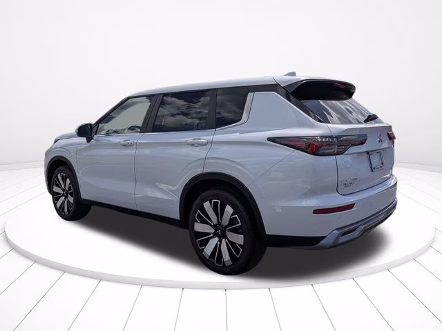 2026 White Diamond Mitsubishi Outlander SE FWD SUV