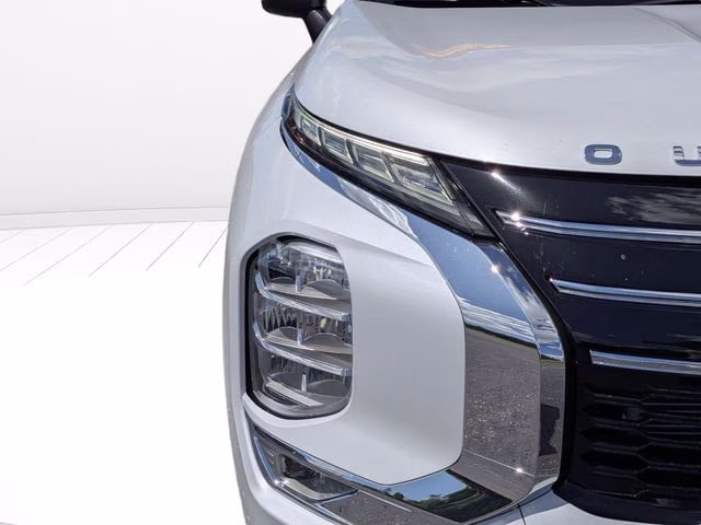 2026 White Diamond Mitsubishi Outlander SE FWD SUV