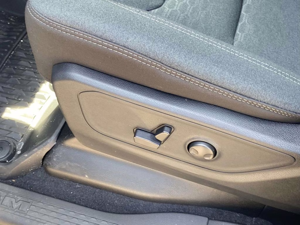 2026 Diamond Black Crystal Pearlcoat Ram 1500 Big Horn/Lone Star 4X4 Truck