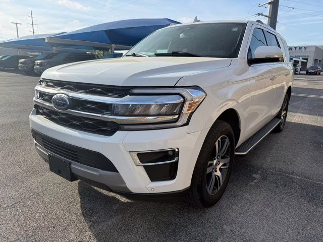 2022 Ford Expedition Limited's photo
