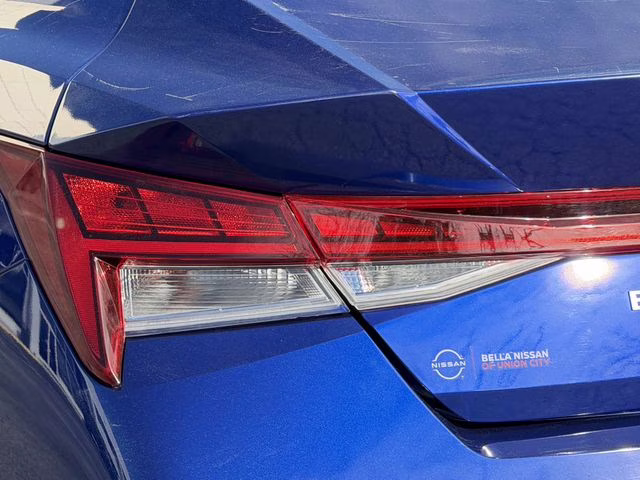2025 Intense Blue Hyundai Elantra Limited FWD Sedan