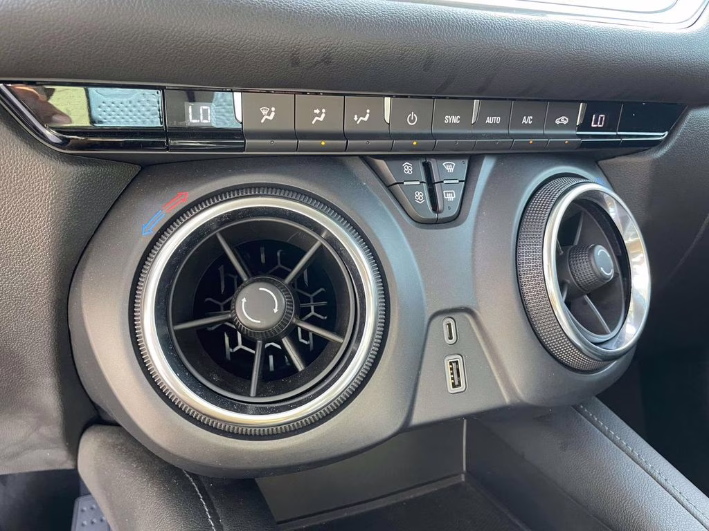 2020 Graphite Metallic Chevrolet Blazer LT FWD SUV