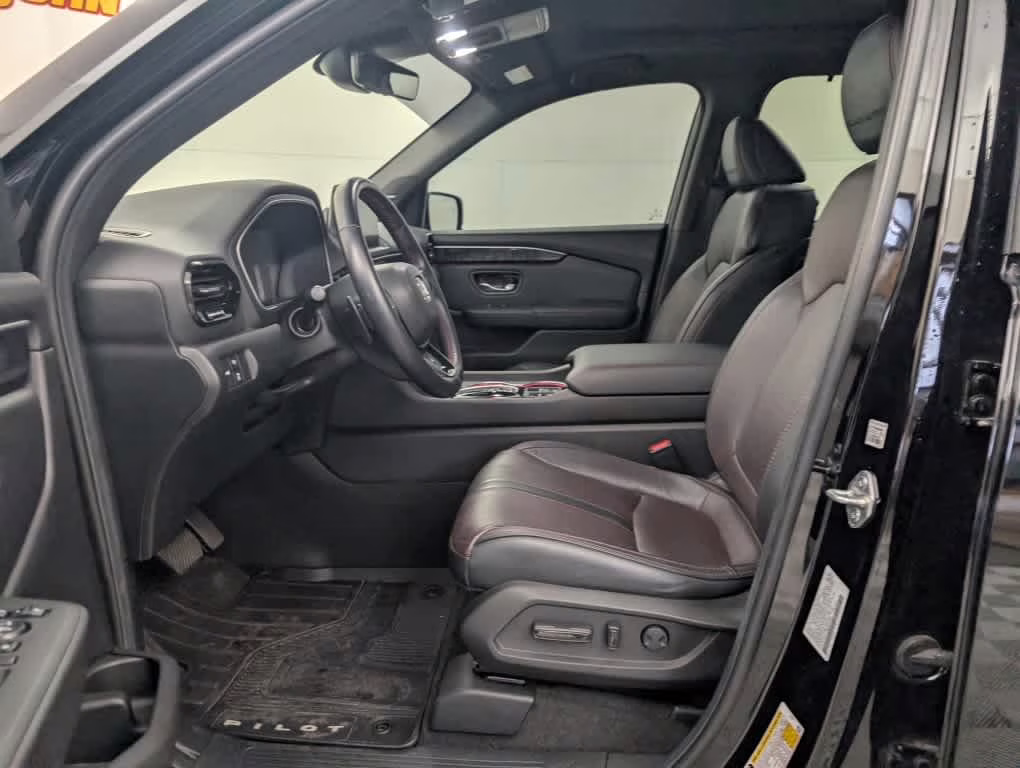 2025 Crystal Black Pearl Honda Pilot Black Edition AWD SUV