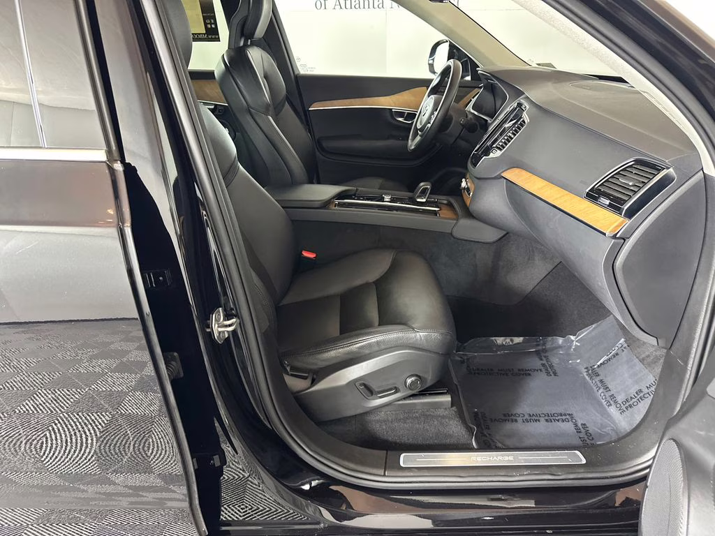 2022 Onyx Black Metallic Volvo XC90 Recharge Plug-In Hybrid T8 Inscription Expression 6 Passenger AWD SUV