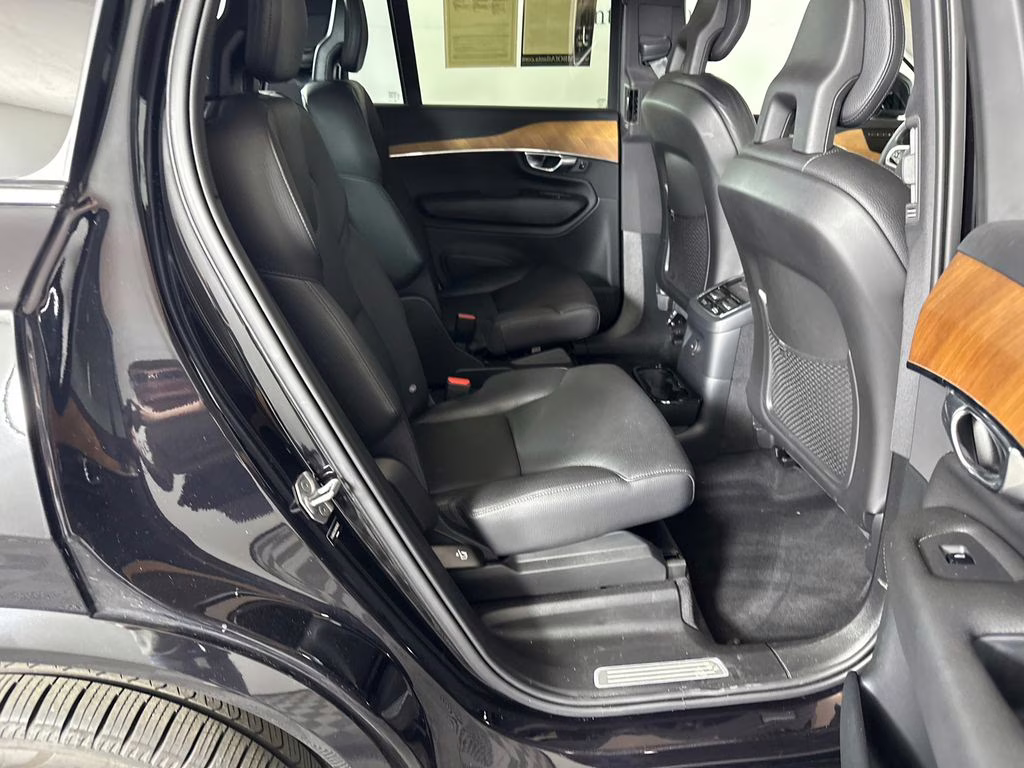 2022 Onyx Black Metallic Volvo XC90 Recharge Plug-In Hybrid T8 Inscription Expression 6 Passenger AWD SUV