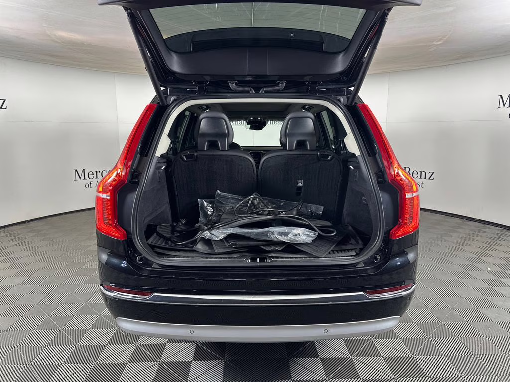 2022 Onyx Black Metallic Volvo XC90 Recharge Plug-In Hybrid T8 Inscription Expression 6 Passenger AWD SUV