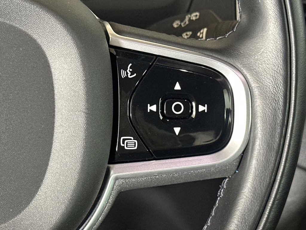 2022 Onyx Black Metallic Volvo XC90 Recharge Plug-In Hybrid T8 Inscription Expression 6 Passenger AWD SUV