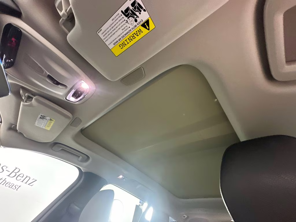 2022 Onyx Black Metallic Volvo XC90 Recharge Plug-In Hybrid T8 Inscription Expression 6 Passenger AWD SUV