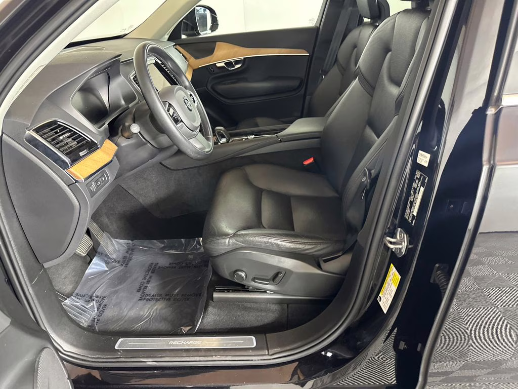 2022 Onyx Black Metallic Volvo XC90 Recharge Plug-In Hybrid T8 Inscription Expression 6 Passenger AWD SUV