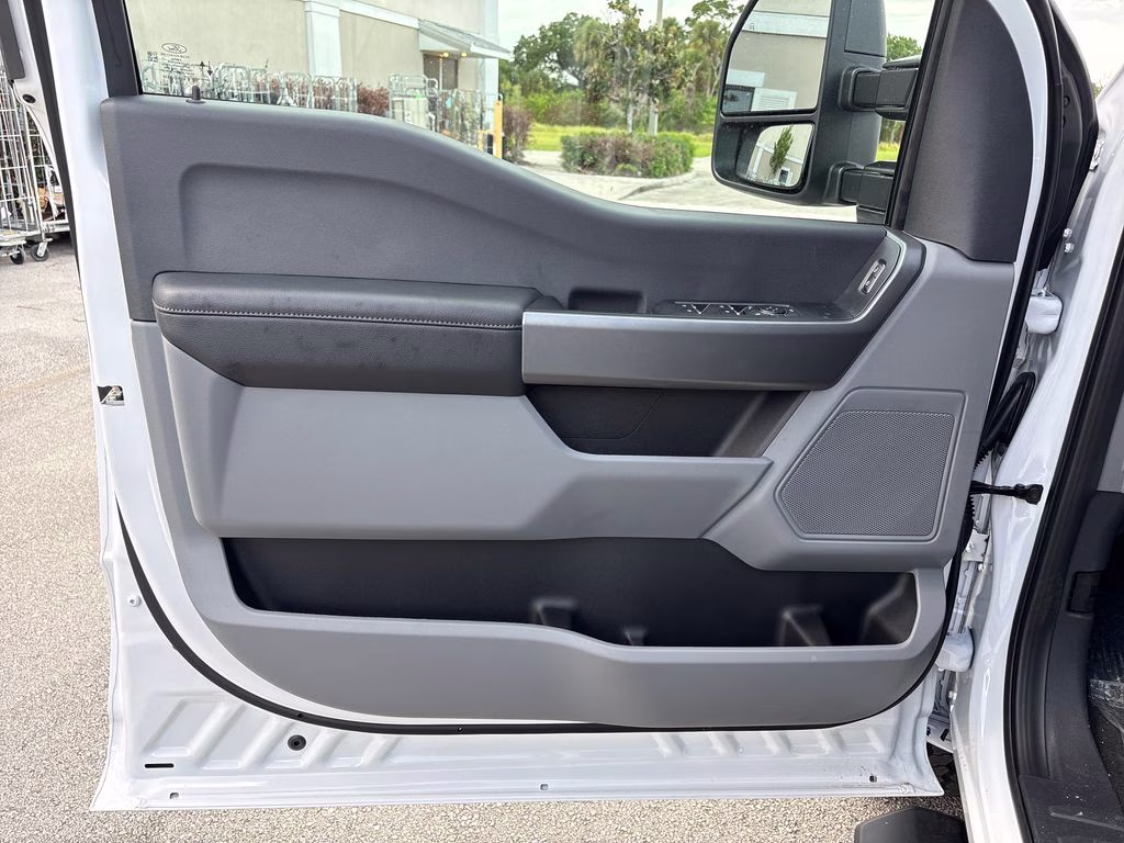 2026 Oxford White Ford Super Duty F-250 SRW XL 4X4 Truck