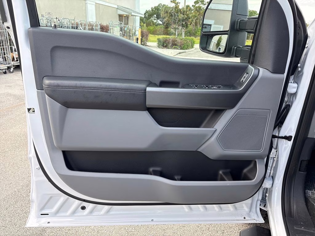 2026 Oxford White Ford Super Duty F-250 SRW XL 4X4 Truck