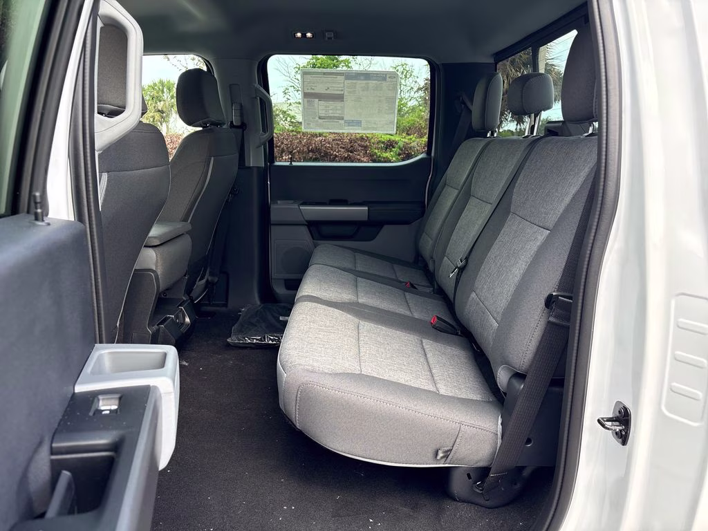 2026 Oxford White Ford Super Duty F-250 SRW XL 4X4 Truck