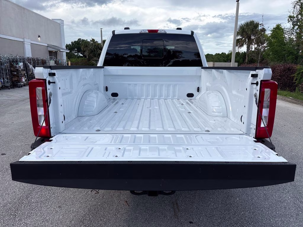 2026 Oxford White Ford Super Duty F-250 SRW XL 4X4 Truck