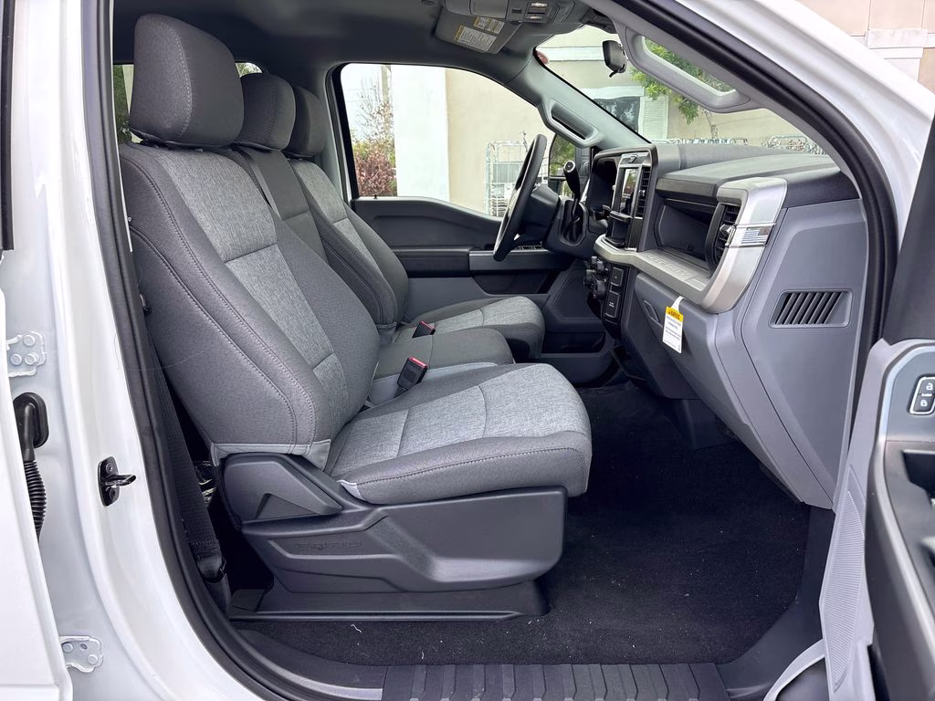 2026 Oxford White Ford Super Duty F-250 SRW XL 4X4 Truck