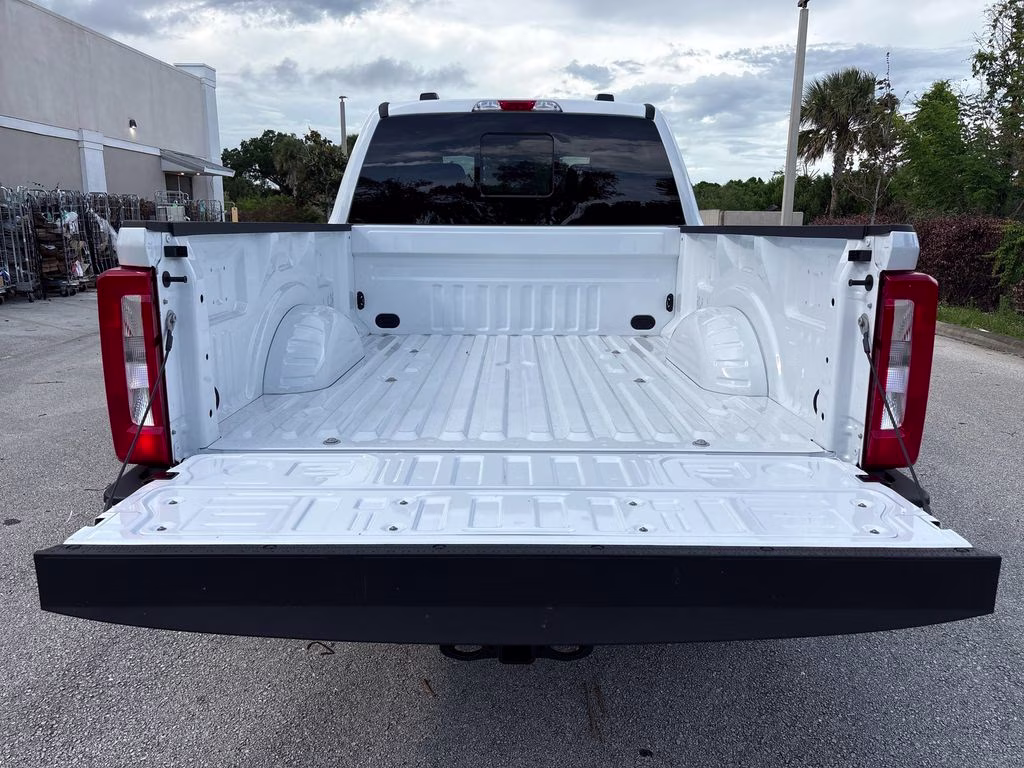 2026 Oxford White Ford Super Duty F-250 SRW XL 4X4 Truck