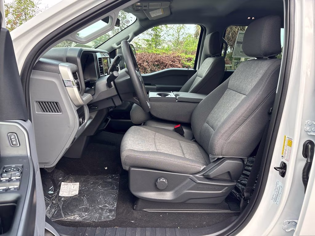 2026 Oxford White Ford Super Duty F-250 SRW XL 4X4 Truck