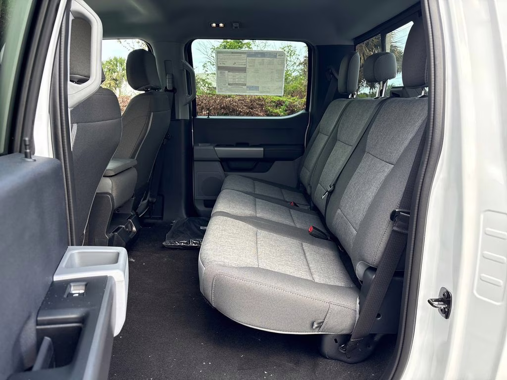 2026 Oxford White Ford Super Duty F-250 SRW XL 4X4 Truck