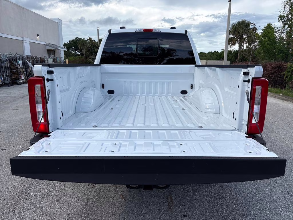 2026 Oxford White Ford Super Duty F-250 SRW XL 4X4 Truck