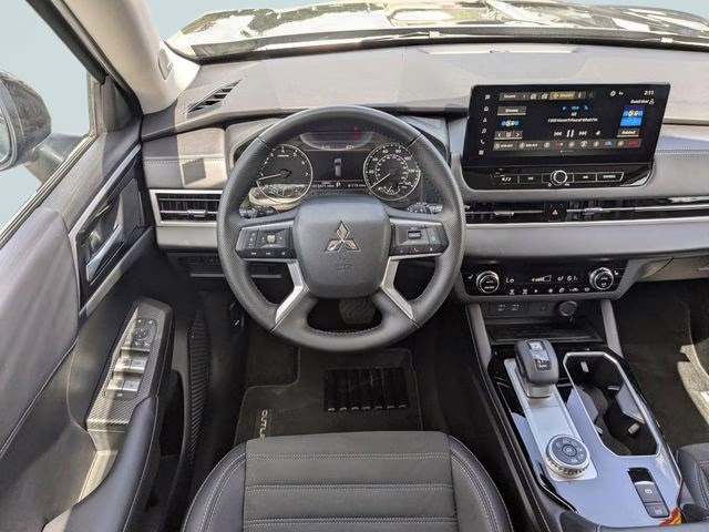 2025 Labrador Black Pearl Mitsubishi Outlander SE AWD SUV