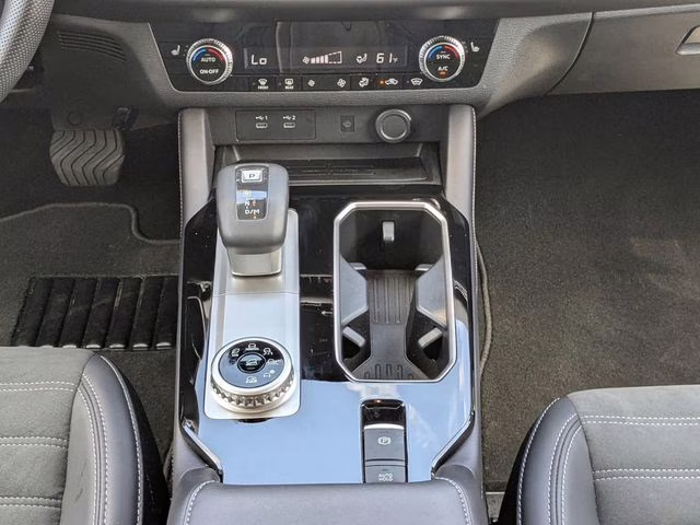 2025 Labrador Black Pearl Mitsubishi Outlander SE AWD SUV