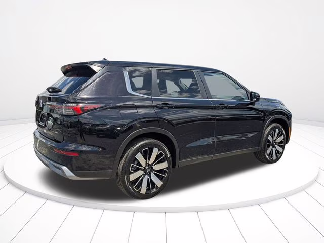 2025 Labrador Black Pearl Mitsubishi Outlander SE AWD SUV