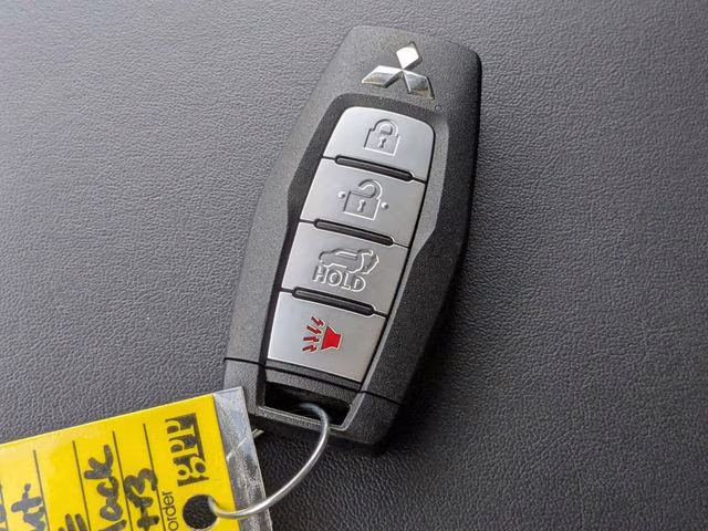 2025 Labrador Black Pearl Mitsubishi Outlander SE AWD SUV