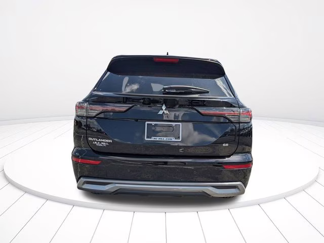 2025 Labrador Black Pearl Mitsubishi Outlander SE AWD SUV