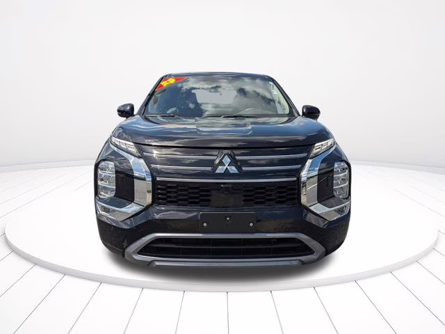 2025 Labrador Black Pearl Mitsubishi Outlander SE AWD SUV