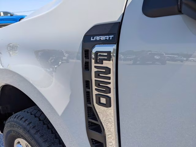 2026 Avalanche Ford Super Duty F-250 SRW Lariat 4X4 Truck