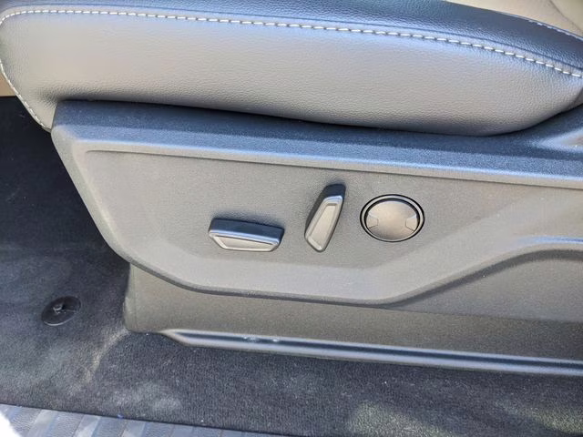 2026 Avalanche Ford Super Duty F-250 SRW Lariat 4X4 Truck