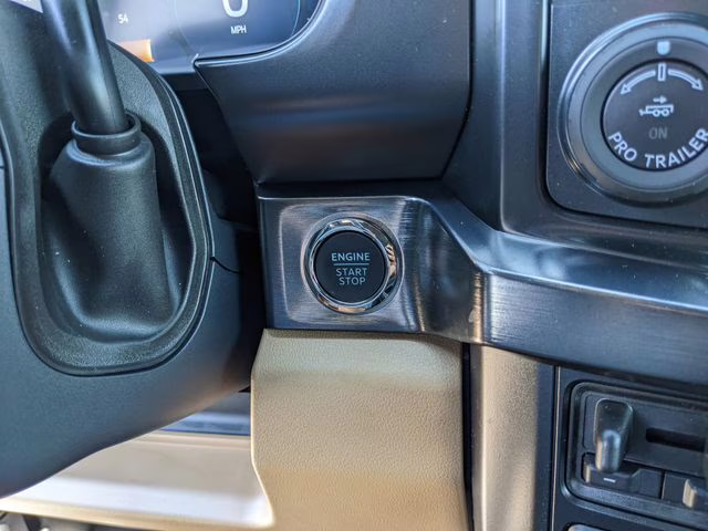 2026 Avalanche Ford Super Duty F-250 SRW Lariat 4X4 Truck