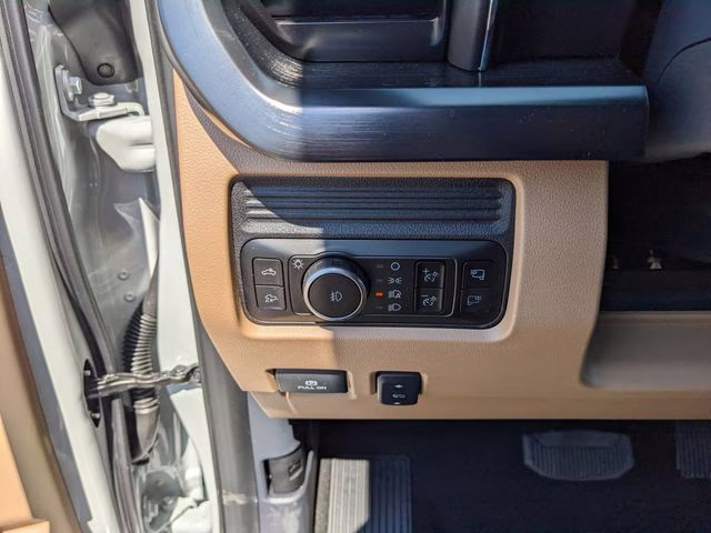 2026 Avalanche Ford Super Duty F-250 SRW Lariat 4X4 Truck