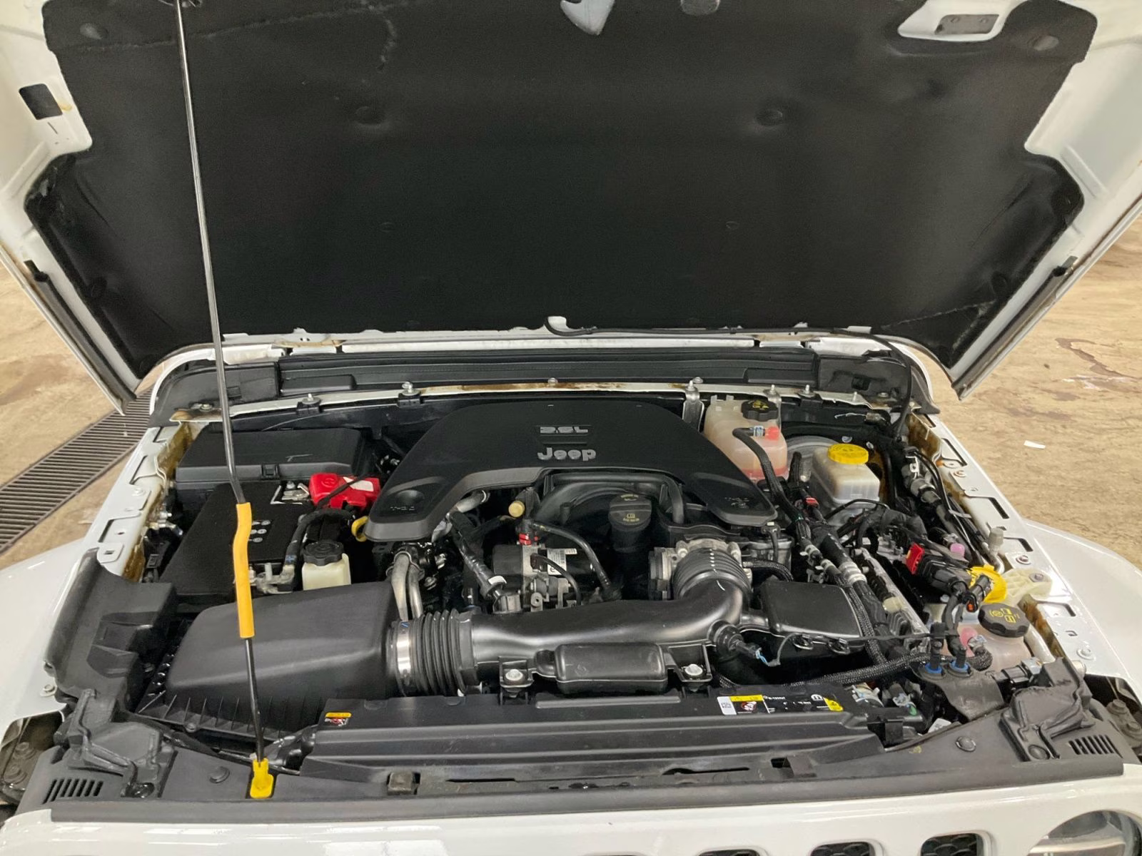 2021 Bright White Clearcoat Jeep Wrangler Unlimited Sahara 4X4 SUV