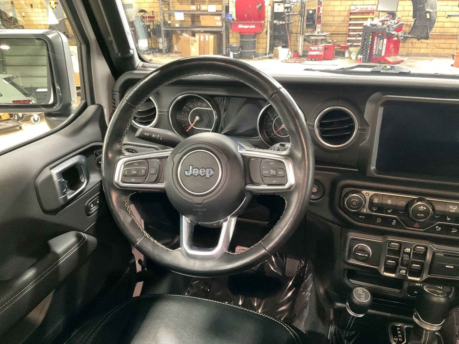 2021 Bright White Clearcoat Jeep Wrangler Unlimited Sahara 4X4 SUV