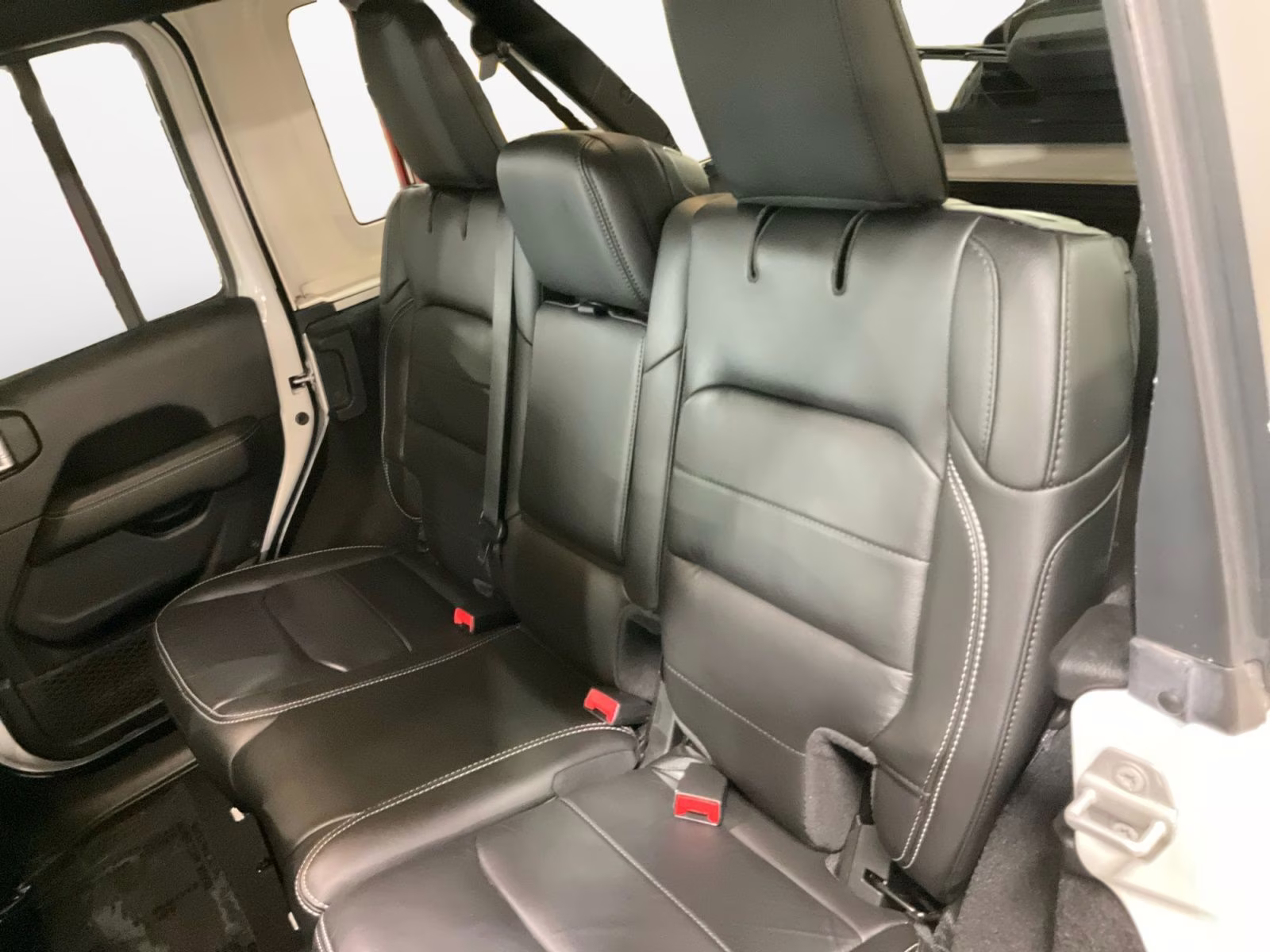 2021 Bright White Clearcoat Jeep Wrangler Unlimited Sahara 4X4 SUV