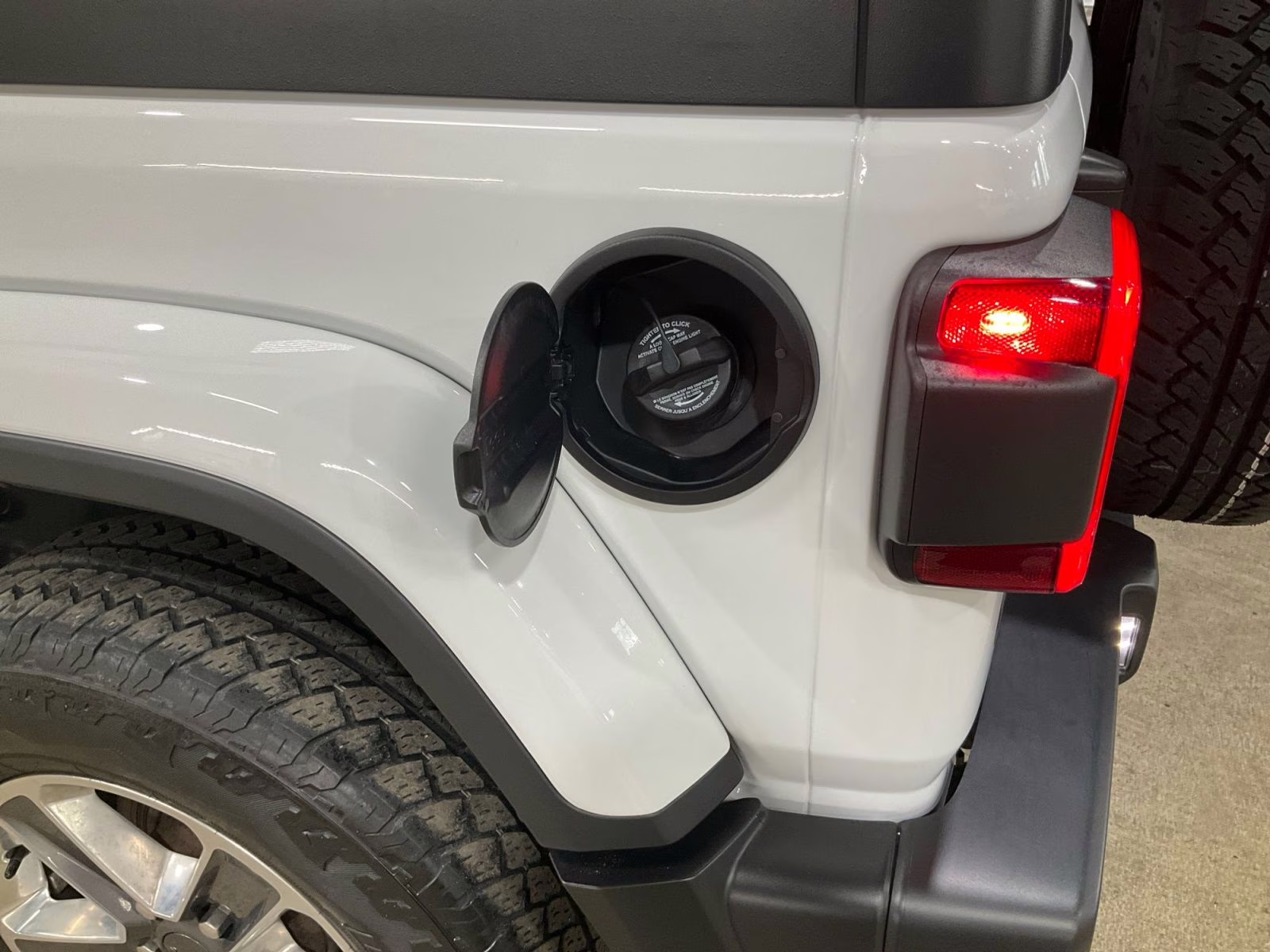 2021 Bright White Clearcoat Jeep Wrangler Unlimited Sahara 4X4 SUV