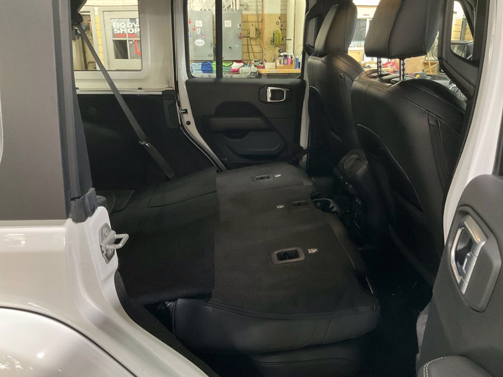 2021 Bright White Clearcoat Jeep Wrangler Unlimited Sahara 4X4 SUV