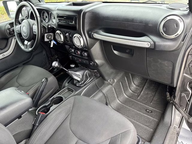 2017 Granite Crystal Metallic Clearcoat Jeep Wrangler Unlimited Unlimited Sahara 4X4 Convertible