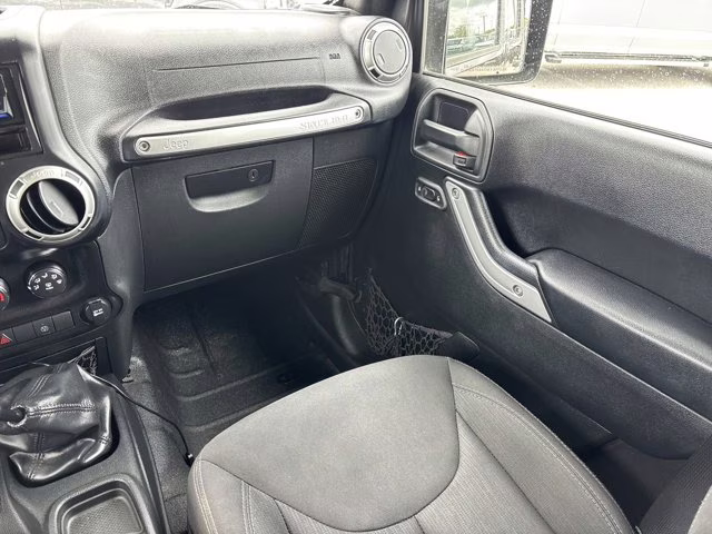 2017 Granite Crystal Metallic Clearcoat Jeep Wrangler Unlimited Unlimited Sahara 4X4 Convertible