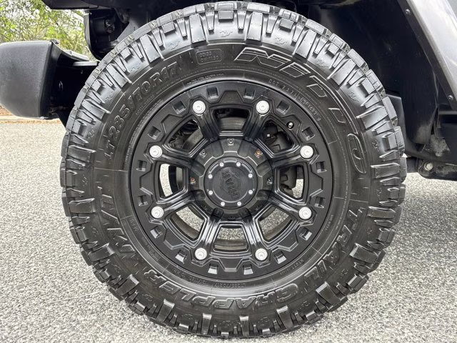 2017 Granite Crystal Metallic Clearcoat Jeep Wrangler Unlimited Unlimited Sahara 4X4 Convertible