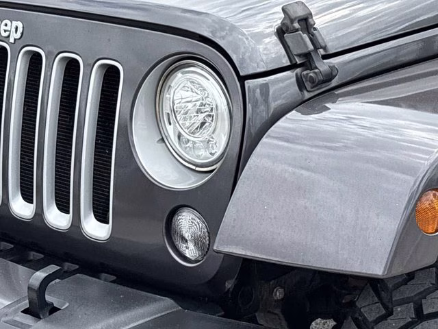 2017 Granite Crystal Metallic Clearcoat Jeep Wrangler Unlimited Unlimited Sahara 4X4 Convertible