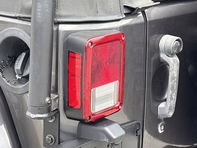 2017 Granite Crystal Metallic Clearcoat Jeep Wrangler Unlimited Unlimited Sahara 4X4 Convertible