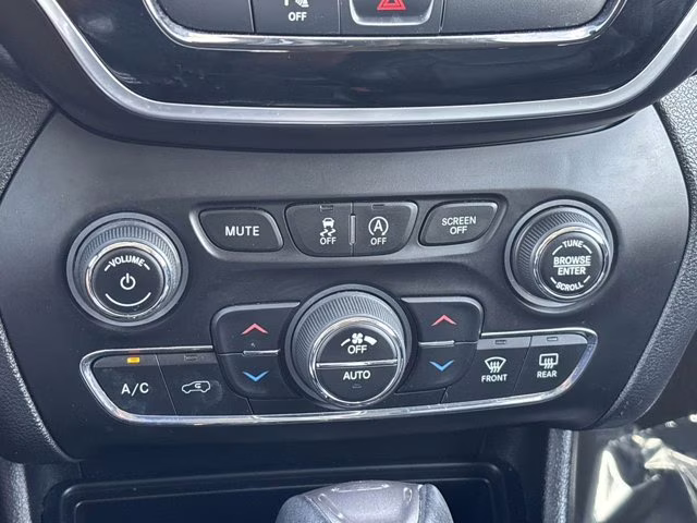 2019 Diamond Black Crystal Pearlcoat Jeep Cherokee Limited FWD SUV